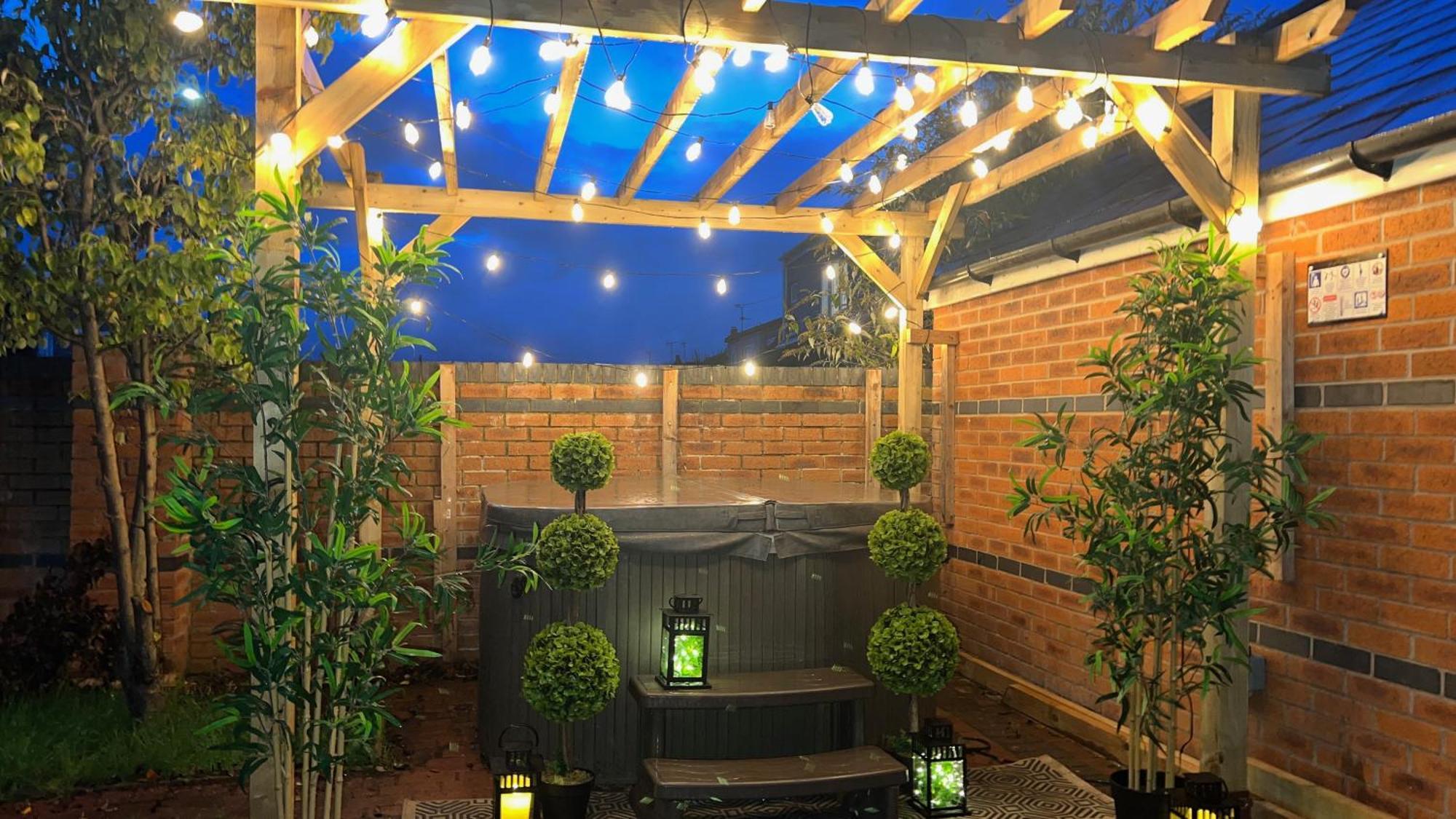 The Cheshire Gathering - Sleeps Up To 30 With Hot Tub Chester Exterior foto