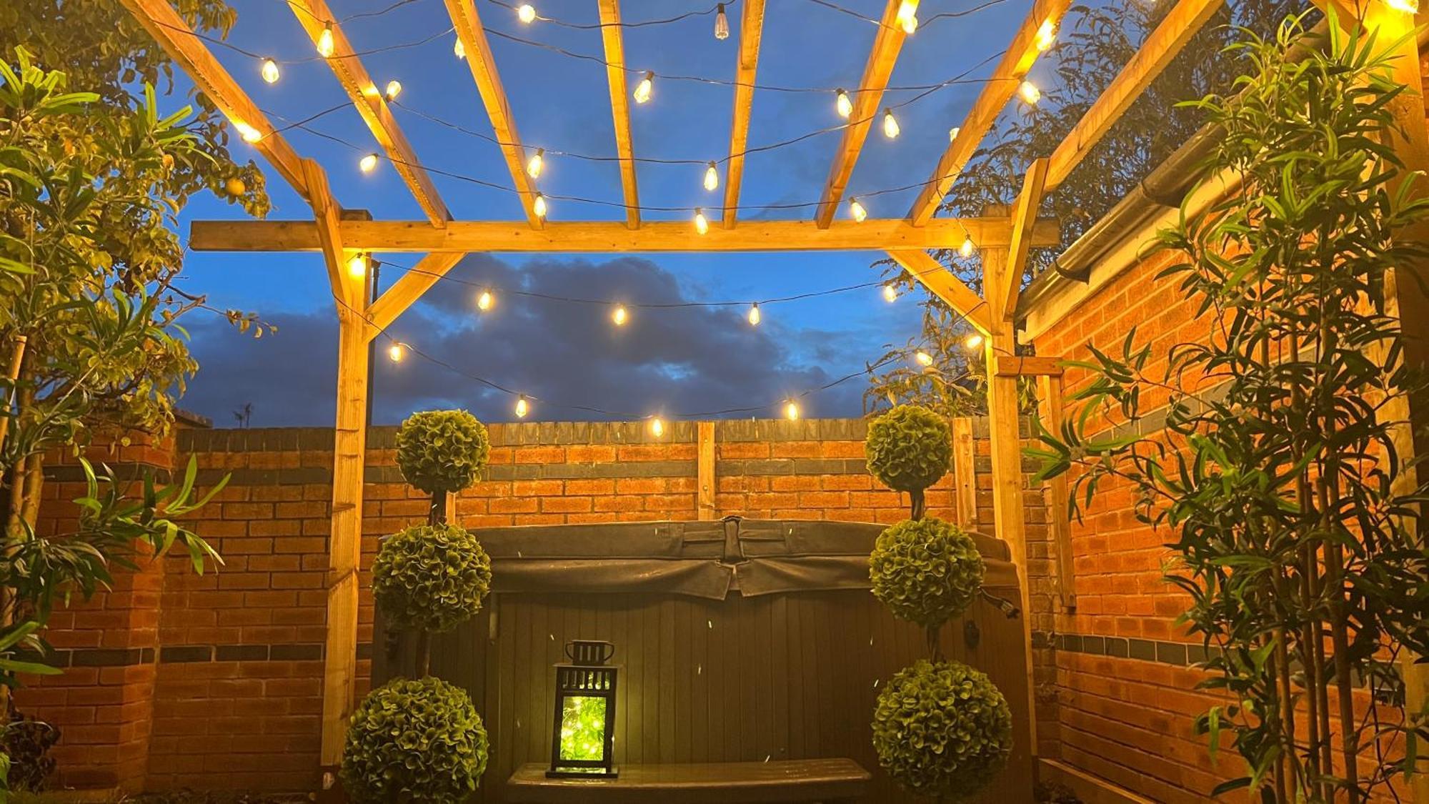 The Cheshire Gathering - Sleeps Up To 30 With Hot Tub Chester Exterior foto